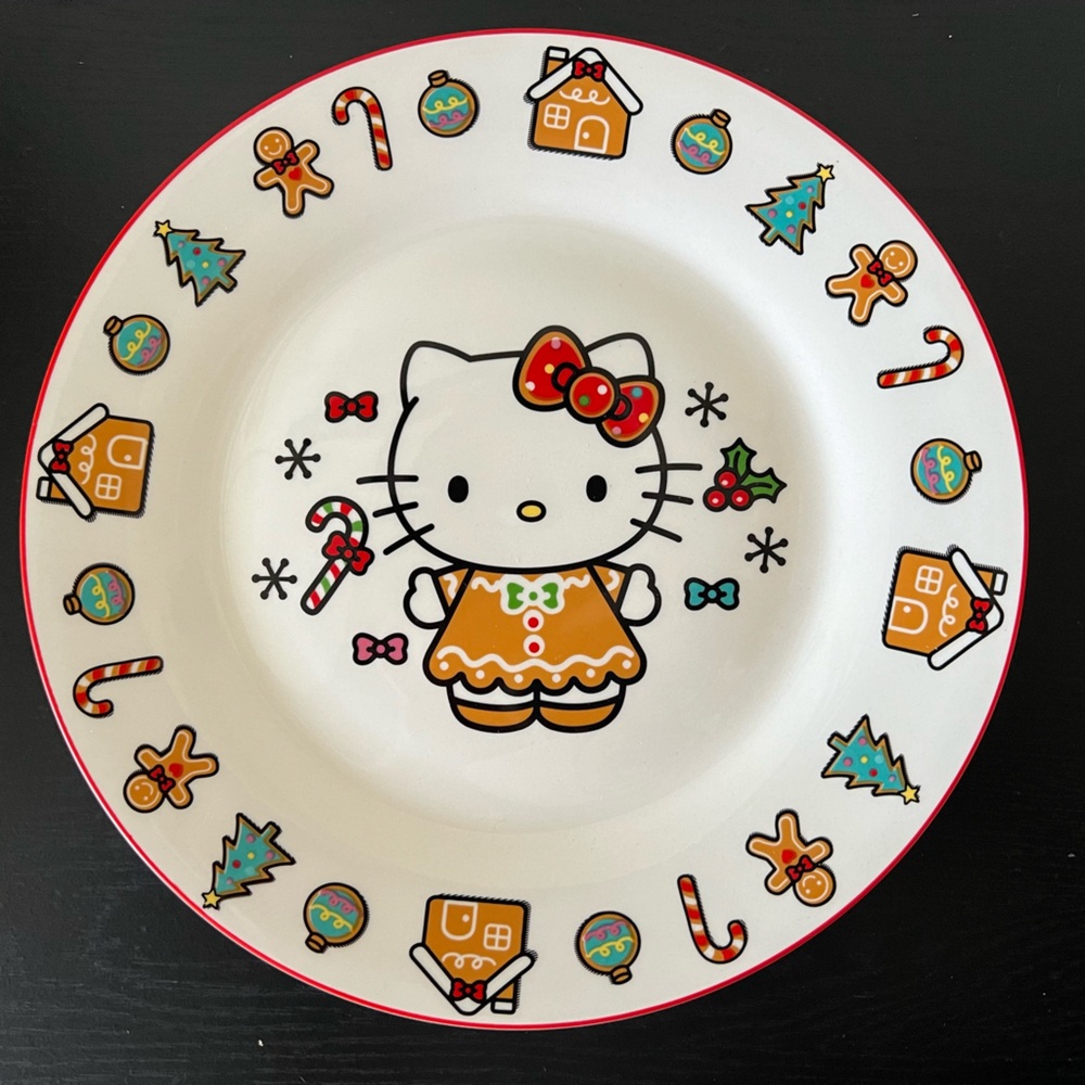 Sanrio Hello Kitty Christmas Gingerbread Ceramic Plates 10.5” Set of 4 NEW
